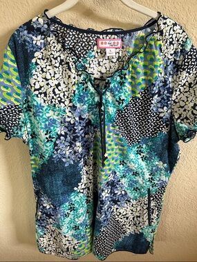 Koi Scrub Top size Large